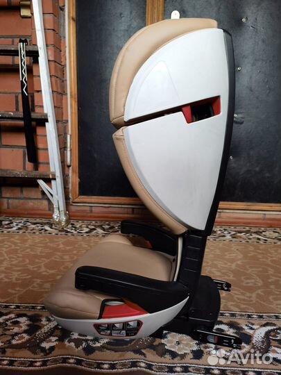 Автомобильное кресло babyton