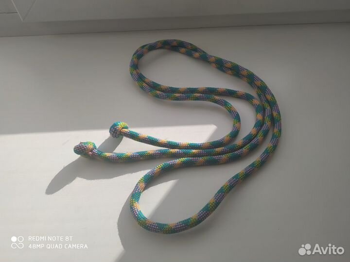 Скакалка и палочка для художественной гимнастики