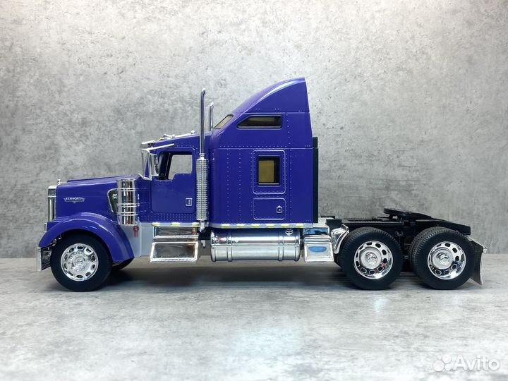 Коллекционная модель Kenworth W900 1:32 New Ray