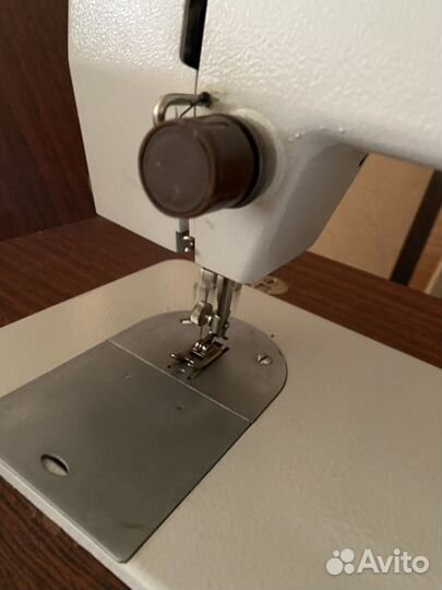 Швейная машинка чайка 143