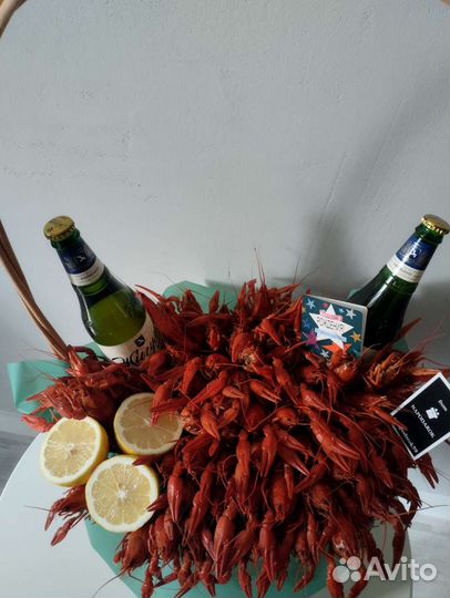 Подарок мужчине корзина с раками