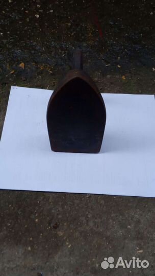 Утюг старинный, литой