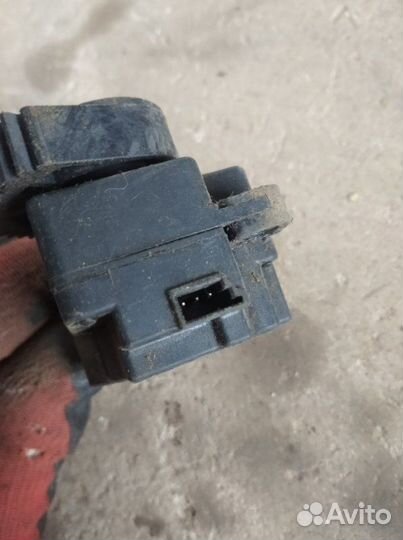 Сервопривод заслонки отопителя Volvo S40 2