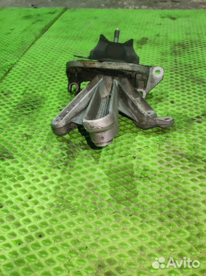 Кронштейн опоры кпп Renault Sandero