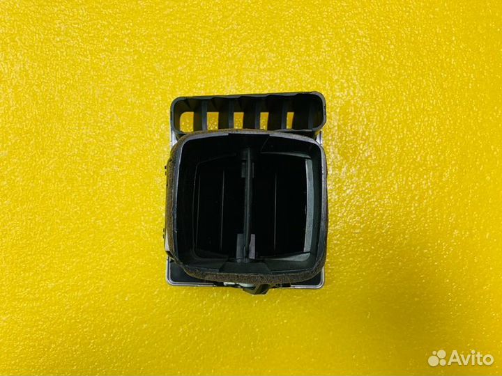 Дефлектор воздушный передний правый Land Rover