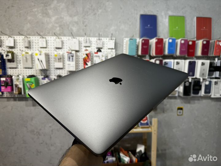 MacBook Pro 15 mid 2017 (i7/16/512) Radeon 4GB