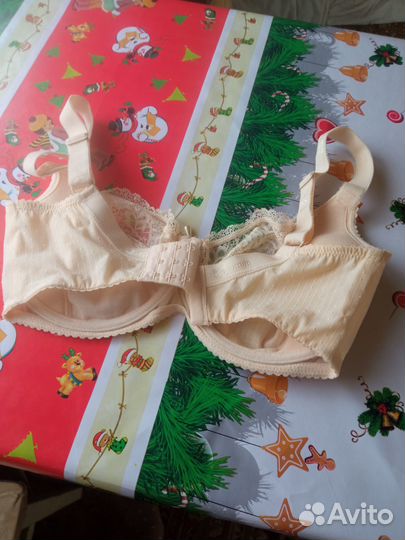 Женский лифчик