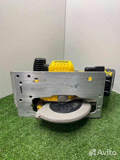 Дисковая пила dewalt DCS570NT (Т22293)