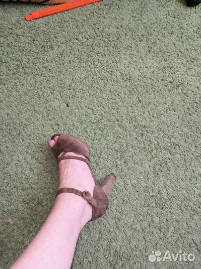 Продам босоножки