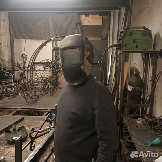 Требуется сварщик металлоконструкций. Колтуши