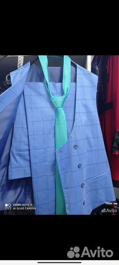 Костюм мужской тройка