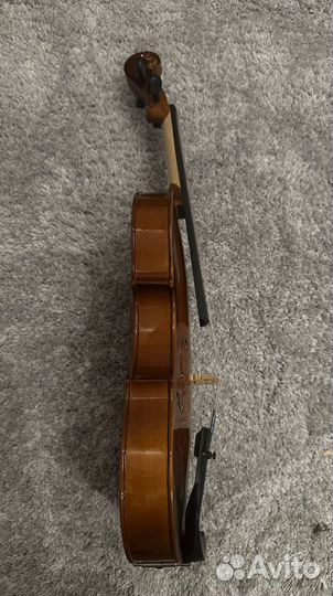 Скрипка, подбородник, смычок, чехол для скрипки