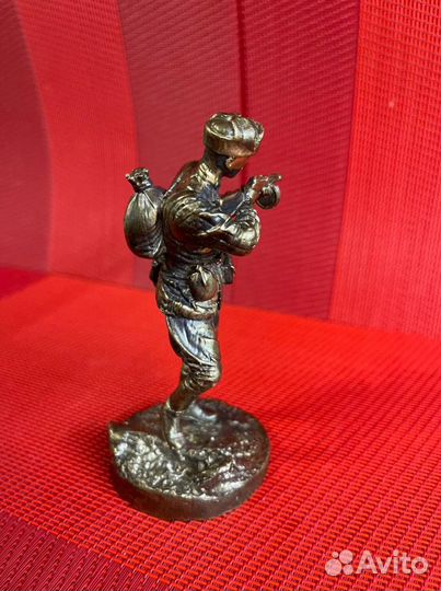 Бронзовая статуэтка 