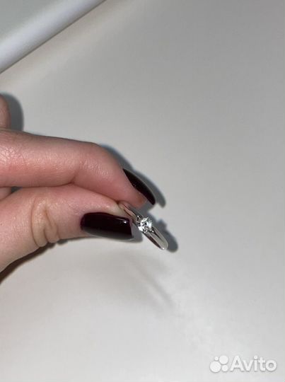 Кольцо белое золото с бриллиантом, 15 размер