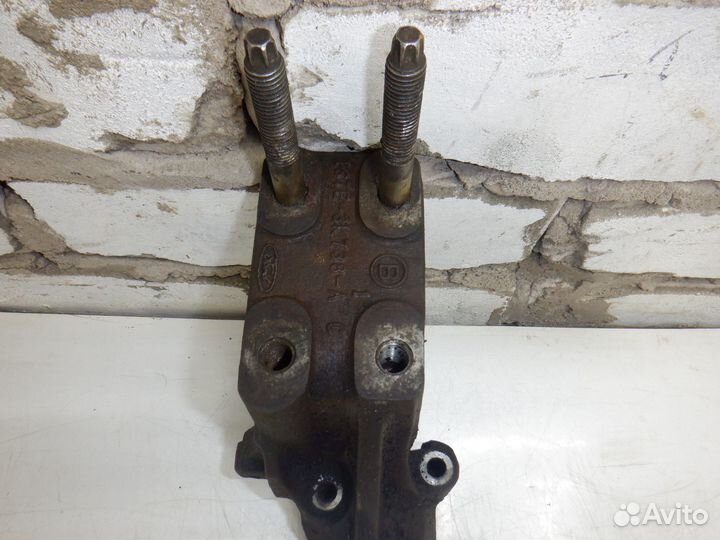 Кронштейн двигателя Mazda Tribute