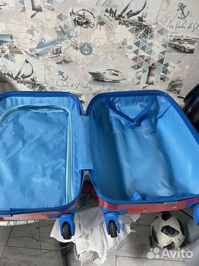 Чемодан на колесах детский