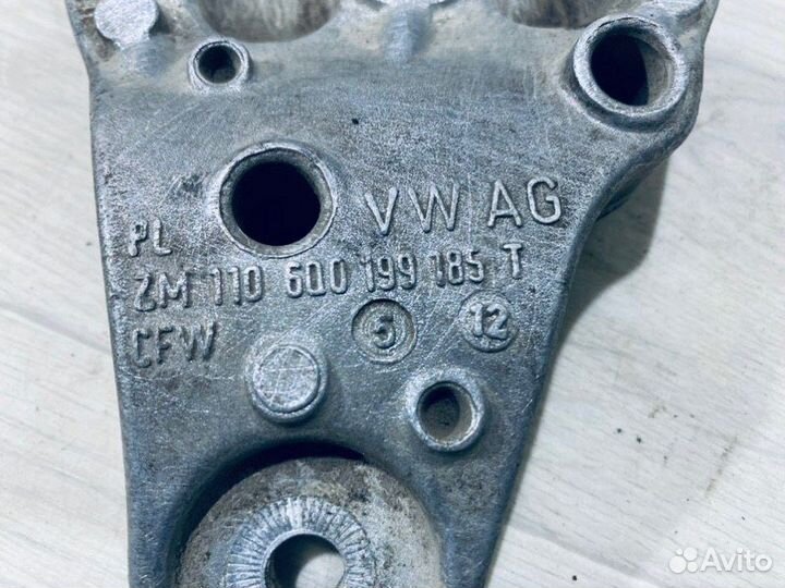 Кронштейн Volkswagen Passat B3