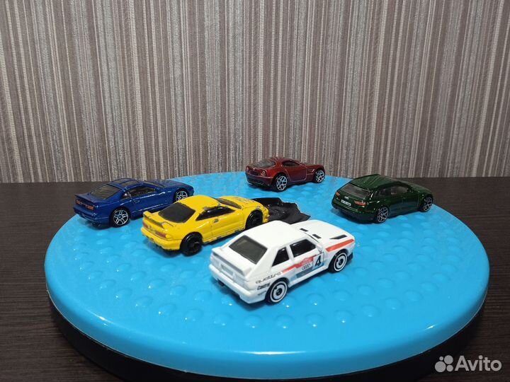 Модель автомобиля 1:64 Лот 10