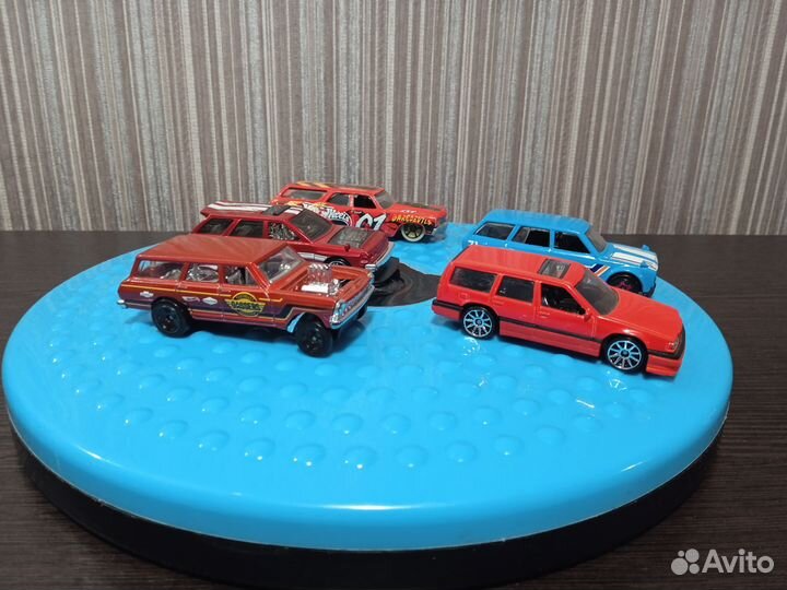 Модель автомобиля 1:64 Лот 7