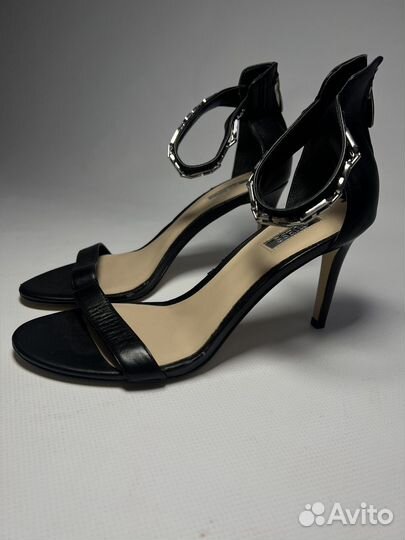 Босоножки на каблуке guess 39