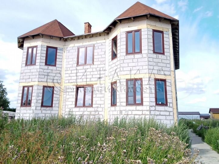 Дом 271,1 м² на участке 37,5 сот.