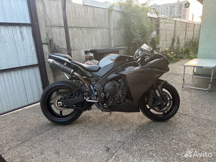 Yamaha r1