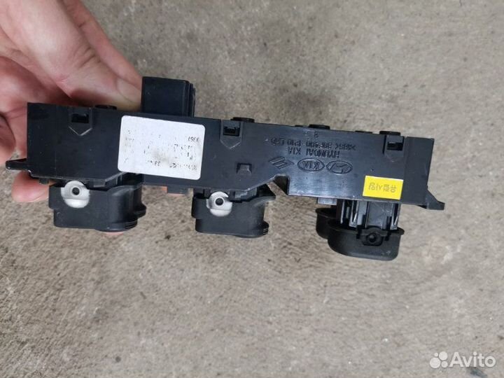 Блок управления стеклоподъемниками передний левый