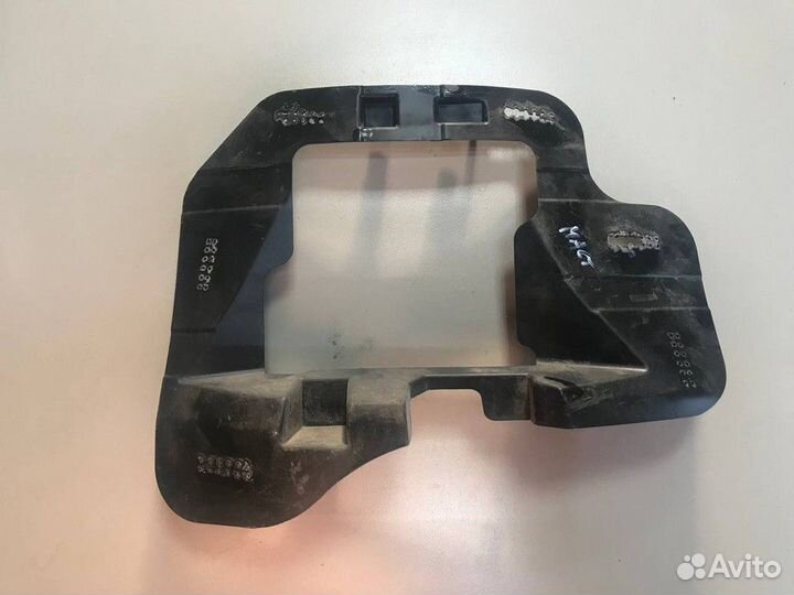 Кронштейн (крепление) отражателя заднего бампера