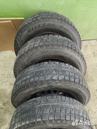 Bridgestone blizzak revo gz 205/70 R17