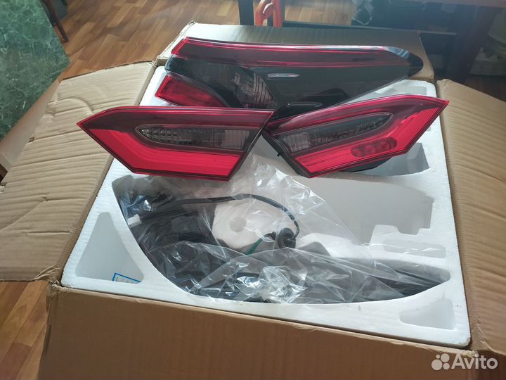 Задние фонари Toyota Camry V70