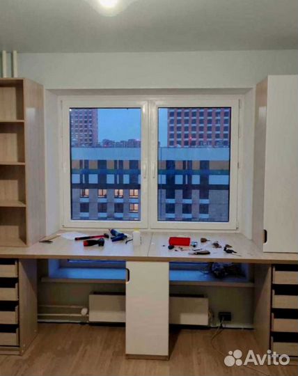 Рабочая зона в углу у окна