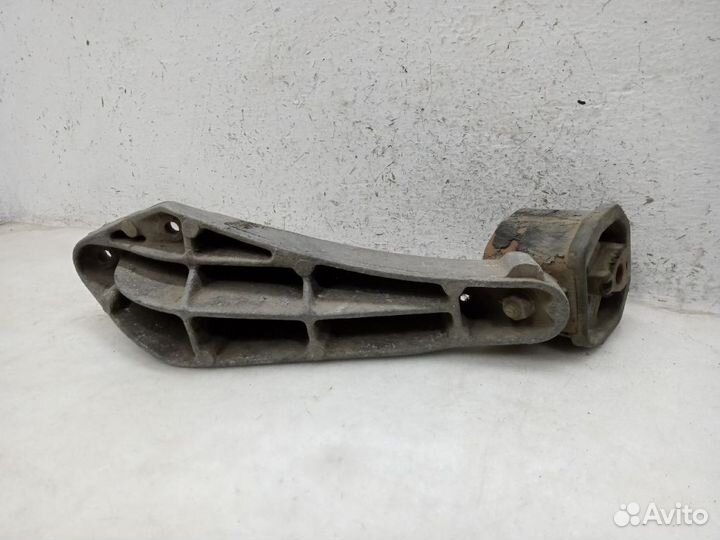 Кронштейн двигателя volkswagen transporter T2 Правый