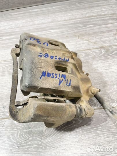 Суппорт передний левый nissan presage U30