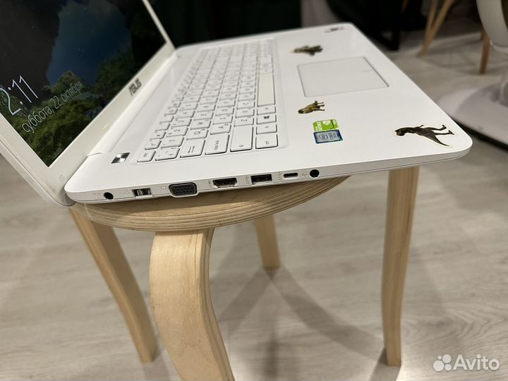Ноутбук asus