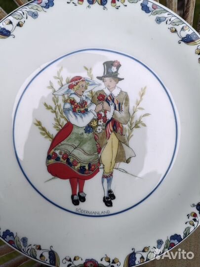Винтажные тарелки с национальными костюмами