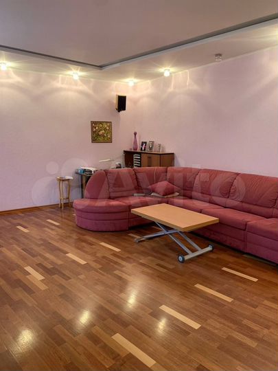 3-к. квартира, 102 м², 4/6 эт.