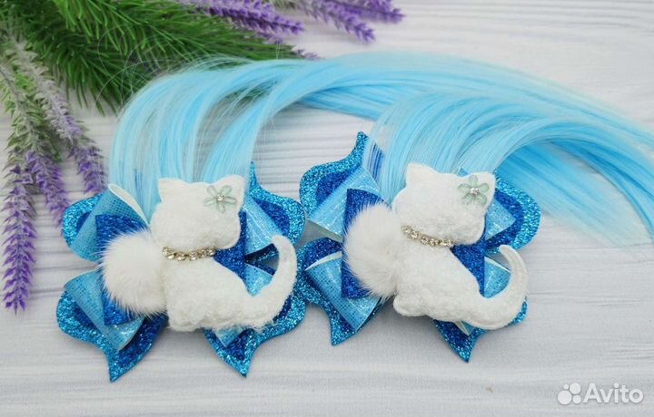 Бантики и заколки с цветными волосами