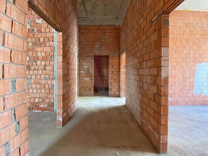 3-к. квартира, 80 м², 1/10 эт.