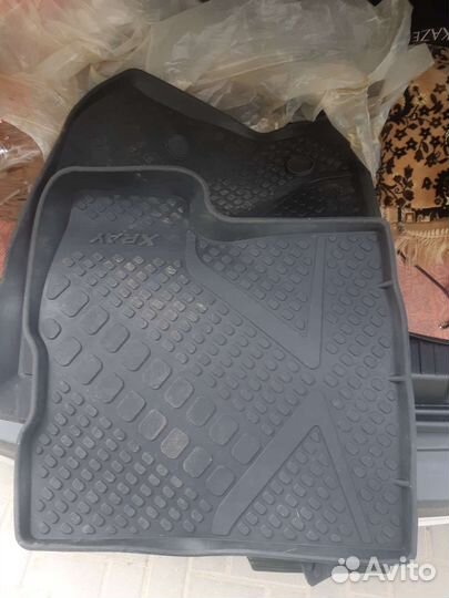 Комплект ковриков в авто