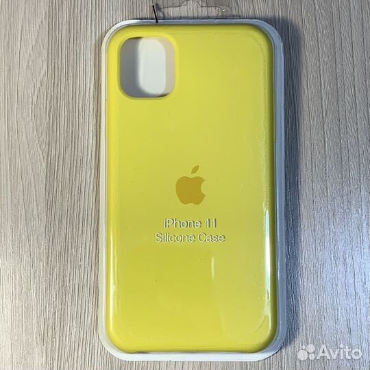 Силиконовый чехол iPhone 11 жёлтый