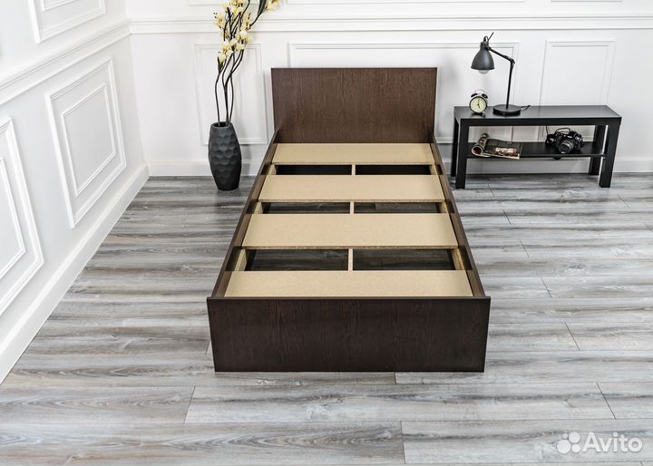 Кровать с матрасом