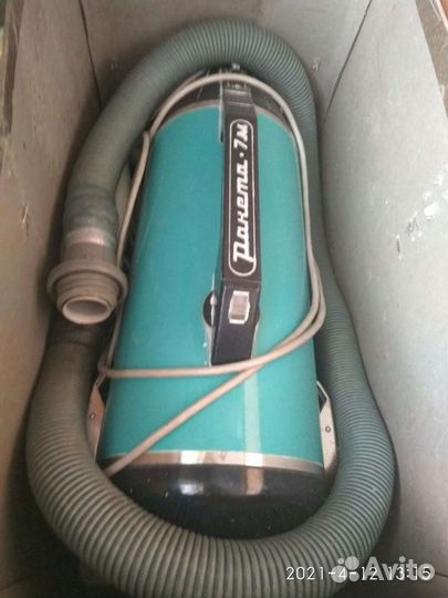 Пылесос Ракета 7 м в рабочем состоянии. Винтаж