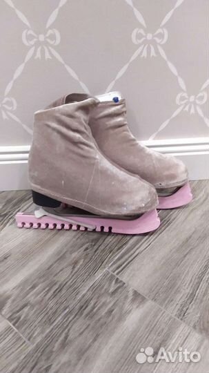 Коньки фигурные 33