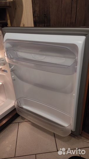 Холодильник маленький с морозилкой