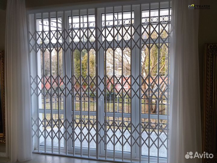 Раздвижные решетки металлические на двери