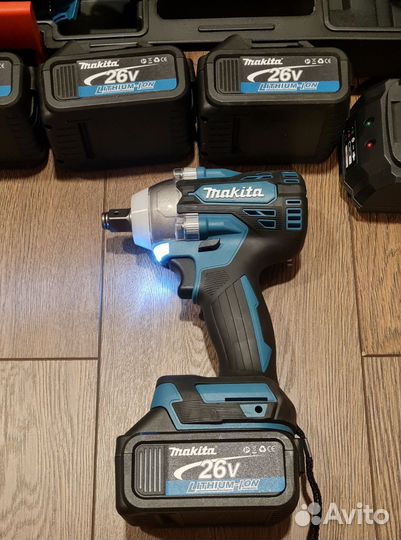 Набор 4в1 Makita + 4 аккумулятора, зарядное + кейс