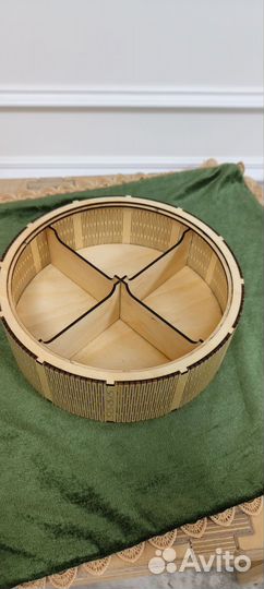 Круглая шкатулка резная