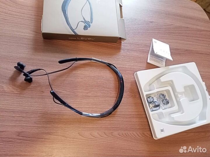 Наушники Samsung level U