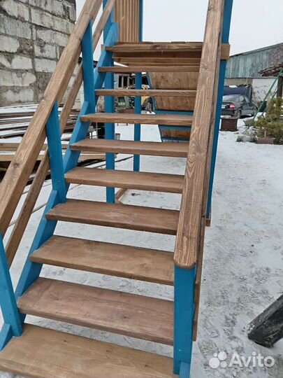 Деревянная зимняя горка