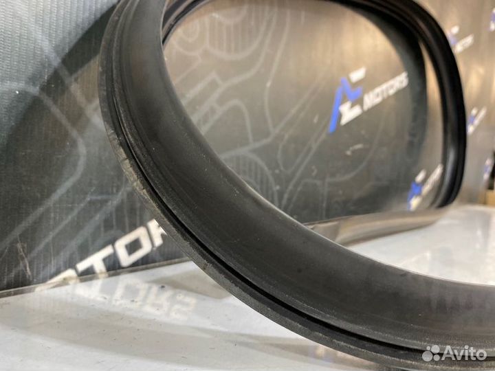 Уплотнительная резинка левая Bmw X5 E53 M54B30